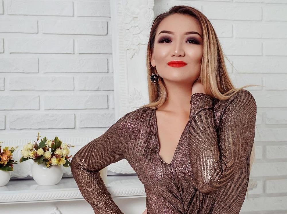 Ырчы Азалия Египетте өтө турган сулуулук сынагына катышат