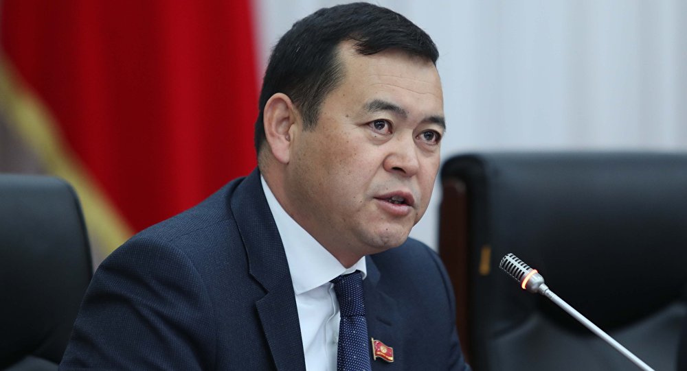 Бакиров «Ош» базары дагы өрттөнүп кете электе маселени чечүүнү сунуштады