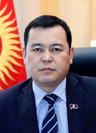 Мирлан Бакиров ЖК депутаты: Апам, ар дайым мен үчүн кам көрөт