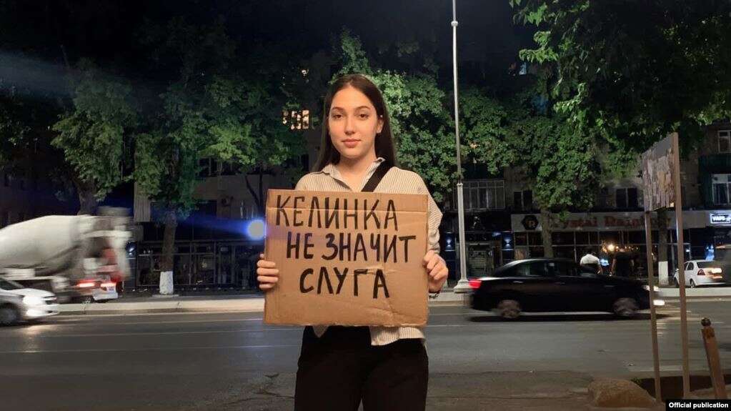 Өзбекстанда кыздар зомбулукка жана сексизмге каршы флешмоб өткөрүштү